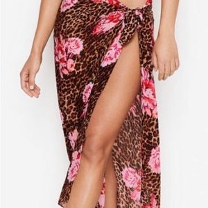 🌸🐆 NWT TWO Victoria’s Secret leopard / floral sarongs 🐆🌸
